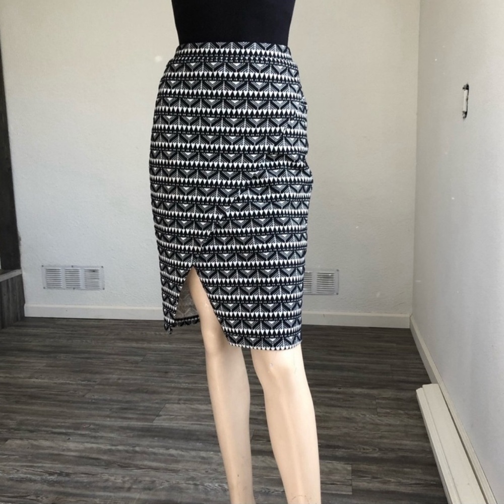 ✨ Joe B Pencil Skirt – Black & White (Size M) ✨